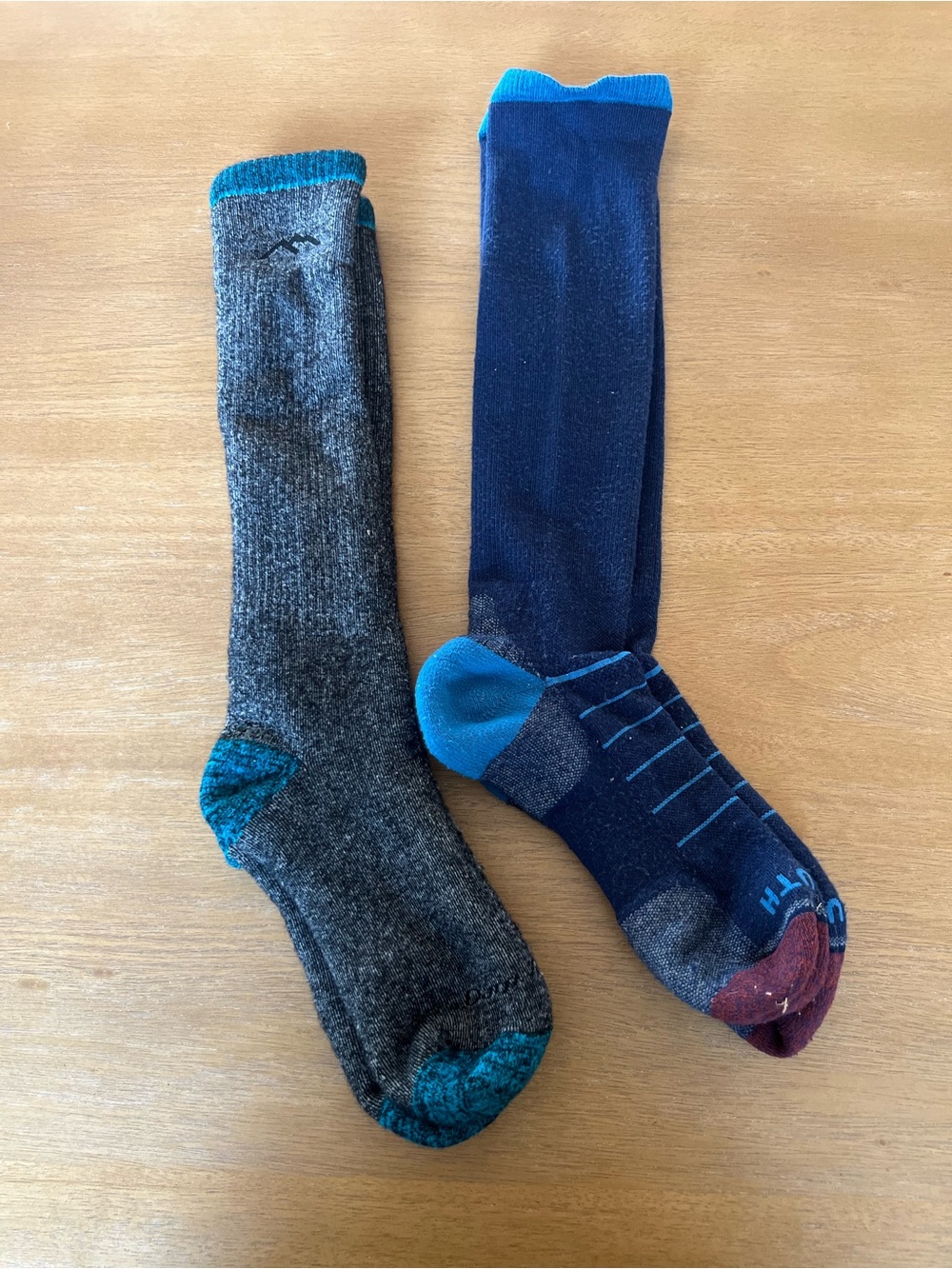 NWOT DARN TOUGH Women's Mountaineering Over-the-Calf Heavyweight Hiking Sock (M) - Picture 2 of 4